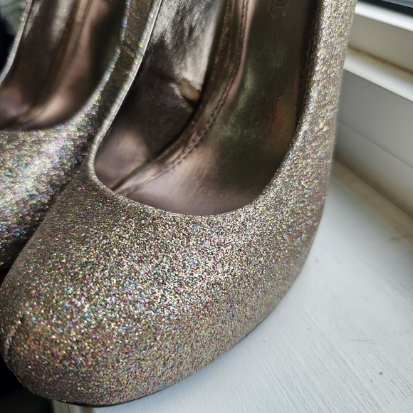 Le Chateau Women's Gold/Champagne Muti Color Glitter, Round toe Heels, New - Picture 13 of 14